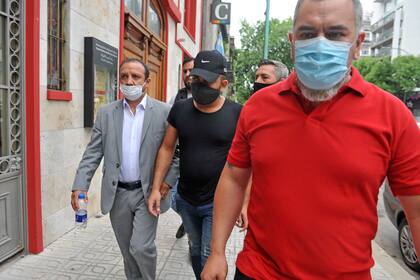 Ricardo Papadopulos fue acompañado por su abogado en el momento de entregarse en una comisaría porteña