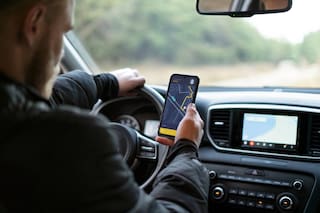 Nueva ley en Florida: por qué colocar un GPS o dispositivo de rastreo en un auto ajeno puede enviarte a prisión