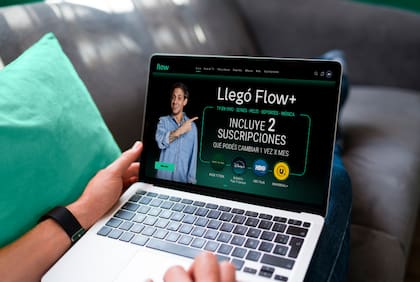 Flow+ ofrece más de 40.000 horas de contenido a demanda; más de 1300 series, estrenos recién salidos del cine con récord de vistas; las aplicaciones de streaming más elegidas por el público; el deporte y contenidos de tv lineal en real time con la posibilidad de encontrar, vivir y revivir cada uno de esos momentos.