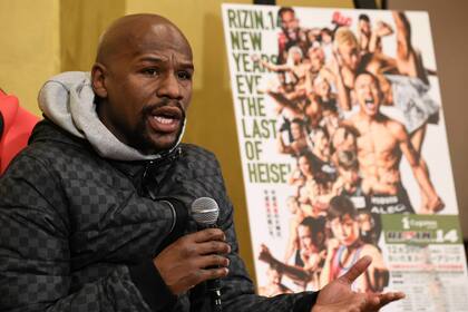 Floyd Mayweather, en su presentación para el combate de exhibición en Japón