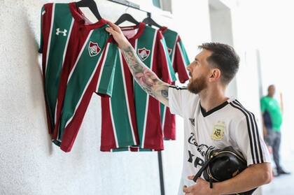 Fluminense preparó camisetas personalizadas para los jugadores argentinos, pero le dejó una dedicatoria especial a Messi