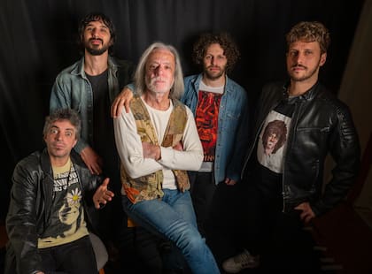 FMSV interpreta los temas de La Máquina de Hacer Pájaros