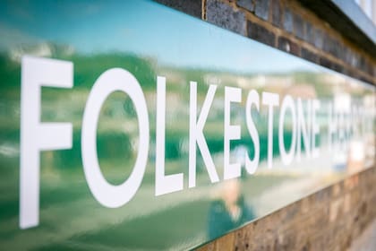 Folkestone está a menos de 115 kilómetros de Londres