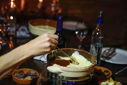 Fondeu en el Refugio Berghof, en la ladera del Cerro Otto