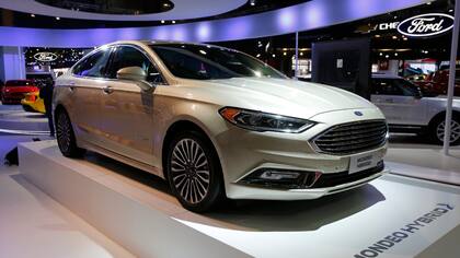 Ford anunció que el Mondeo Híbrido llegaría al país en 2018