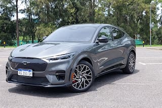 Cómo anda el Mustang Mach-E y por qué su poder de aceleración es brutal