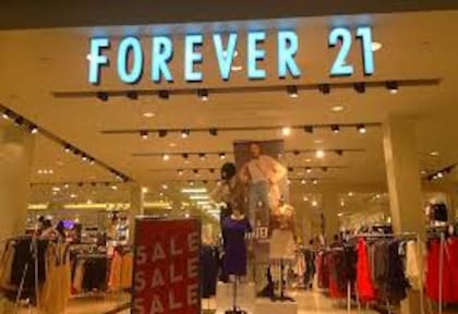 Forever 21 tuvo problemas financieros que lo obligaron a cerrar sus tiendas (Flickr/ Mike Mozart)