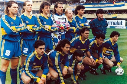 Formación de Boca durante el Apertura 93, el último torneo que el club utilizó camisetas Adidas.