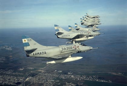 Formación de Skyhawks A-4Q poco antes del conflicto. (Gentileza de  Jerónimo Chiecchio).