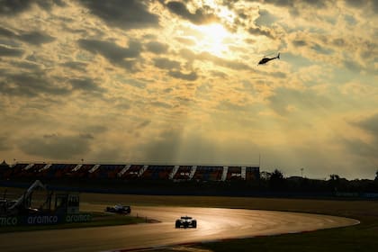 Nubes en el viernes de prácticas: se esperan lluvias el fin de semana