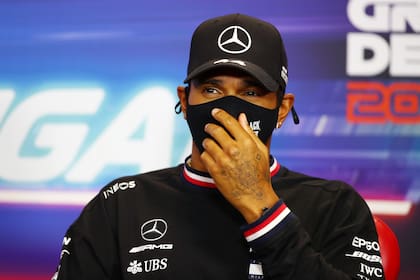 Lewis Hamilton alimentó la controversia con Vitaly Petrov, el ruso que lo había cuestionado y este fin de semana es comisario de pista en Algarve.