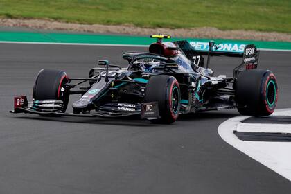 Valtteri Bottas, de Mercedes, en acción durante la práctica