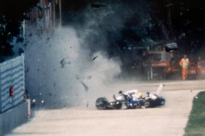 Impacto brutal. El Williams FW16 de Ayrton Senna tras colisionar con el muro externo de Tamburello a más de 200 km/h                                                                       