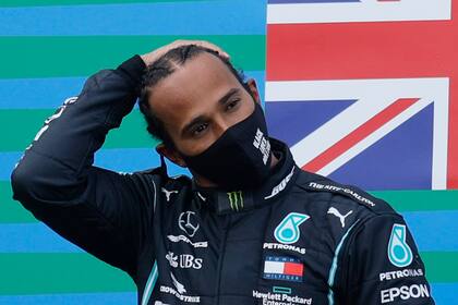 En 2017, tras consagrarse campeón tetracampeón, Lewis Hamilton deslizó que sería un orgullo ser nombrado Sir; hace un par de semanas, al ser consultado, confesó: "pienso en ese honor pienso en mi abuelo que sirvió en la guerra… la gente que trabaja en los hospitales, las enfermeras y los médico