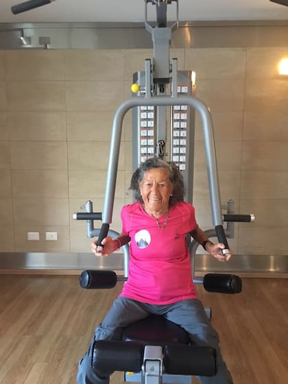 Forti entrena todos los días, tres veces por semana con su grupo de running y el resto en un gimnasio