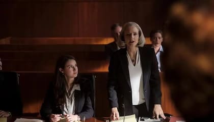 Foster interpreta a Nancy Hollander, una abogada criminal que toma el complicado caso de defender a una persona inocente (Foto: Amazon Prime Video)