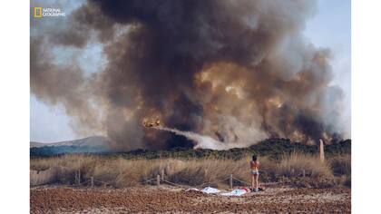 1ra Mención de Honor: Cuestiones Ambientales. "Wildfire at the beach"