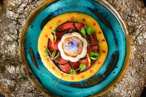 Goulash, fondue, frutos rojos, hongos, liebre, jabalí… Ocho restaurantes para disfrutar este verano