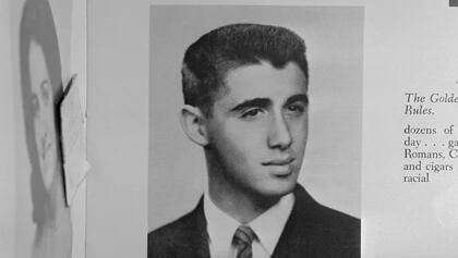 Foto de Andrew Goodman del anuario del Queens College, divulgada cuando estaban desaparecidos y el Departamento de Justicia le ordenó al FBI averiguar si estaban retenidos contra su voluntad