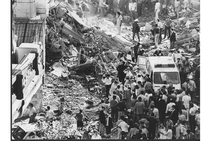 El ataque a la embajada de Israel, el 17 de marzo de 1992, causó 22 muertos y 242 heridos. El ataque destruyo el edificio sobre la calle Arroyo.