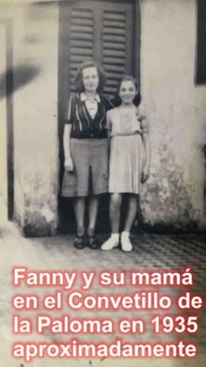 Foto de Fanny, colaboradora de la Junta Histórica de Villa Crespo, distinguida por su participación en el logro de la ley de denominación de la estación de tren Villa Crespo, del FFCC San Martin. Su mamá fue una de las primeras habitantes del edificio.