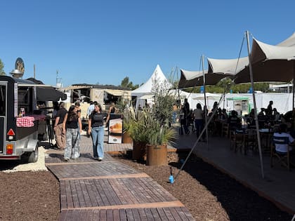 Alrededor de la carpa central de Experiencia Living, vas a encontrar los foodtrucks que nos acompañan en esta edición.