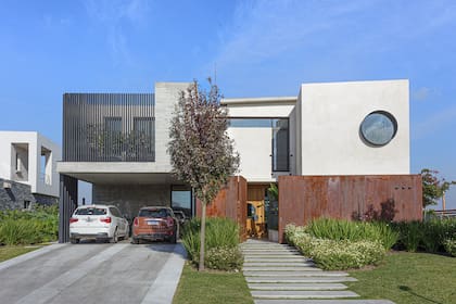 Construir una casa en un country; el costo en dólares volvió a subir, ¿tocó su techo?