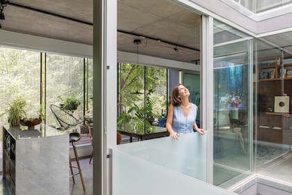 Esta esquina del ventanal se abre, al igual que su opuesta.