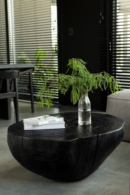 El piso de porcelanato es una constante que unifica a todos los ambientes de la casa.