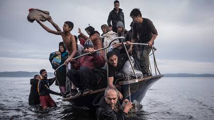 Foto de Sergey Ponomarev de migrantes a su llegada a la isla griega de Lesbos. Ponomarev, Mauricio Lima, Tyler Hicks and Daniel Etter, del diario The New York Times, ganaron el Premio Pulitzer