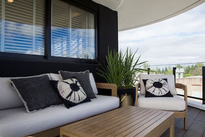 Muebles (Mike). Deck Lapacho (Patagonia Flooring).