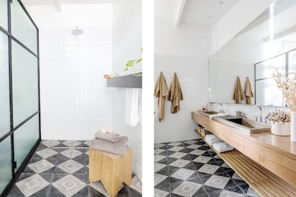 Bacha de cemento y concreto reforzado con fibra de vidrio. Grifería (FV). Revestimiento tipo ‘Subway’ (Cerámica Portinari) colocado de modo vertical. Batas de gasa (Lote Propio). Toalla con flecos (UCQ) y juego de toallones (Luna Deco). Jabones naturales (Saponarium), cepillos y esponjas (Orbol).