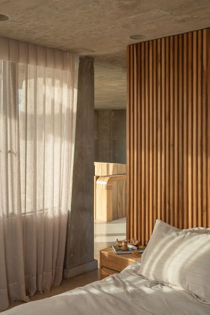 Quienes visitan a la familia tienen destinado un cuarto especial y un toilette para su uso en planta baja.