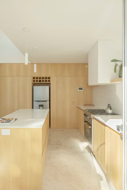 Las mesadas son de Silestone Blanco Norte.