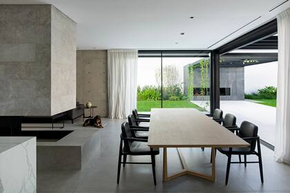 Las aberturas son de aluminio con DVH y RPT (ruptor de puente térmico), que garantizan un gran aislamiento térmico.