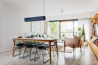 Una pareja que reformó su depto en contrafrente decidió vivirlo antes de hacer los últimos ajustes