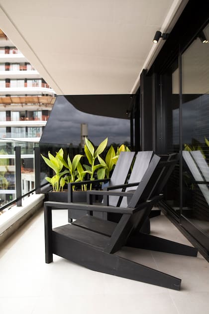 Desde la suite se accede a este sector del bancón.