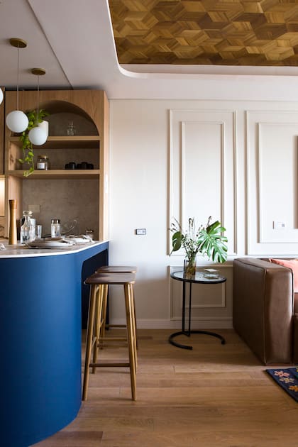 En los sectores con madera clara se usó melamina paraíso de Faplac.