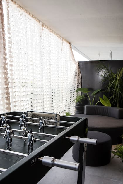 Metegol de Luis Pintarelli. Muebles de Mike.