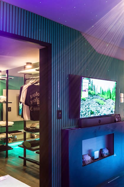 Los muebles del living fueron realizados con Faplac por Alta Stone.