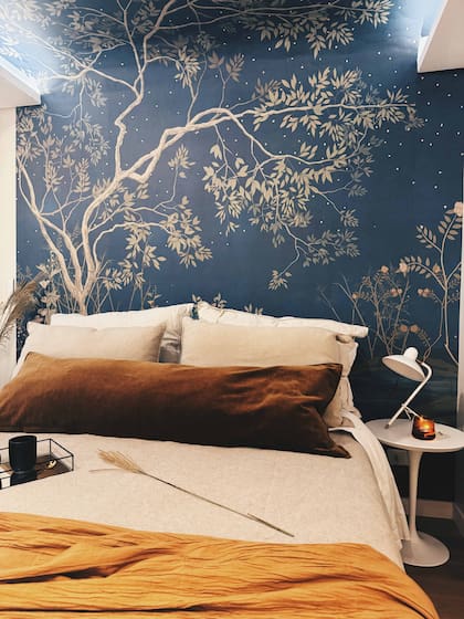 Mesas tulip y lámparas de noche de (Manifesto Design Store).