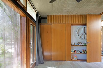 Placares y puertas interiores en petiribí (Arq. Bárbara Berson).