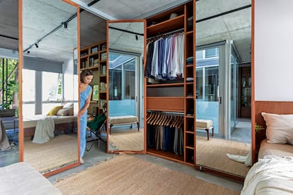 En lugares reducidos se recomienda el formato walk in closet, sin puertas e integrado al dormitorio o el baño.