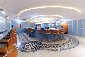 Foto de un restorán reformado por Eme Carranza.