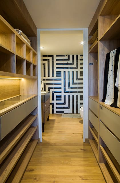 El vestidor se hizo en placas Faplac Olmo y Gris Tapir.