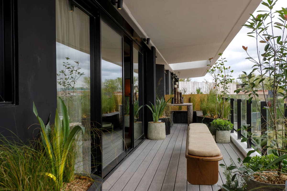 Home 7 foto de una balcon con piso de madera y RREFFLY2SJAOJABB6RLO76RWYQ