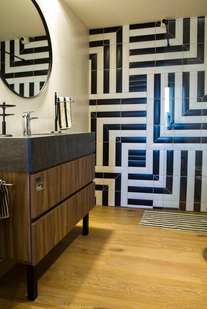 En baños, los azulejos rectangulares marcan tendencia. Orlando Deco los llevó a su propuesta.