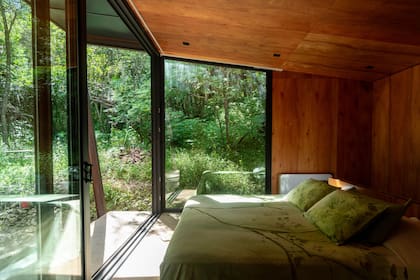 En cuanto a la calefacción, se optó por un sistema de bomba de calor que abastece fan coils y el piso radiante