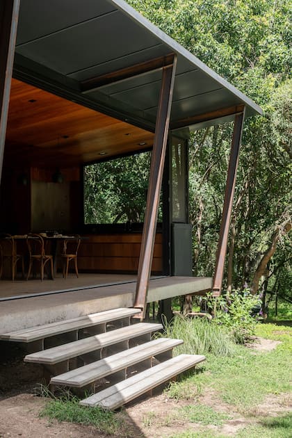 “Muebles, piso, techo. Es increíble que todo lo hiciera Mario”, destaca la arquitecta