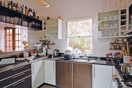 ANTES: La cocina, con pasaplatos que daba al comedor.